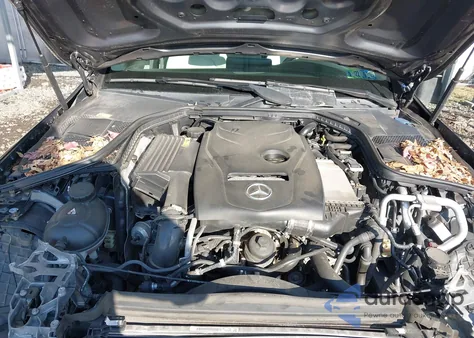 2016 Mercedes-Benz C 300 4Matic z USA, uszkodzony, nr VIN 55SWF4KB8GU117110